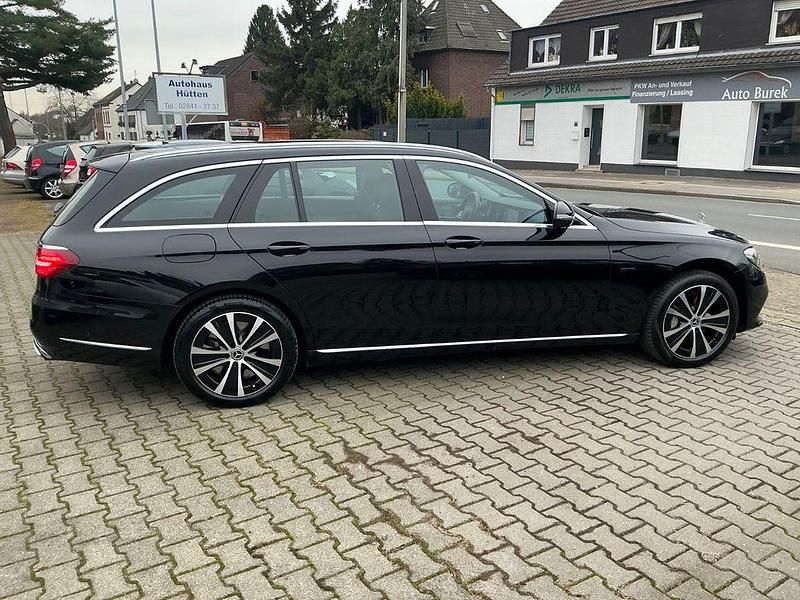Gebraucht Mercedes E300 194 PS (142 kW) 2020 Schwarz Kombi