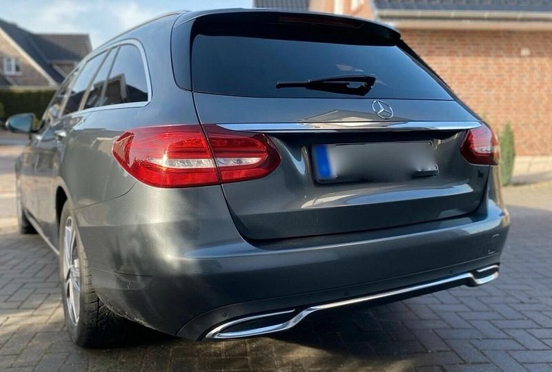Gebraucht Mercedes C250 201 PS (147 kW) 2018 Grau Kombi