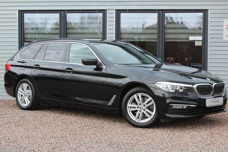 Gebraucht BMW 520 Performance 190 PS (139 kW) 2017 Saphirschwarz Kombi