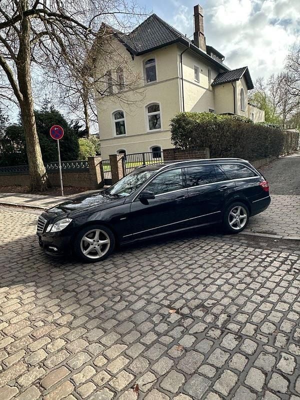 Gebraucht Mercedes E250 Avantgarde 204 PS (150 kW) 2009 Schwarz Kombi