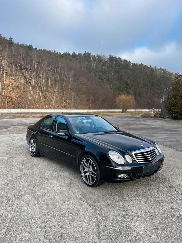Schwarz Gebraucht 2006 Mercedes E500 Limousine | 10.500 € (Guter Preis) - Bild 1/4