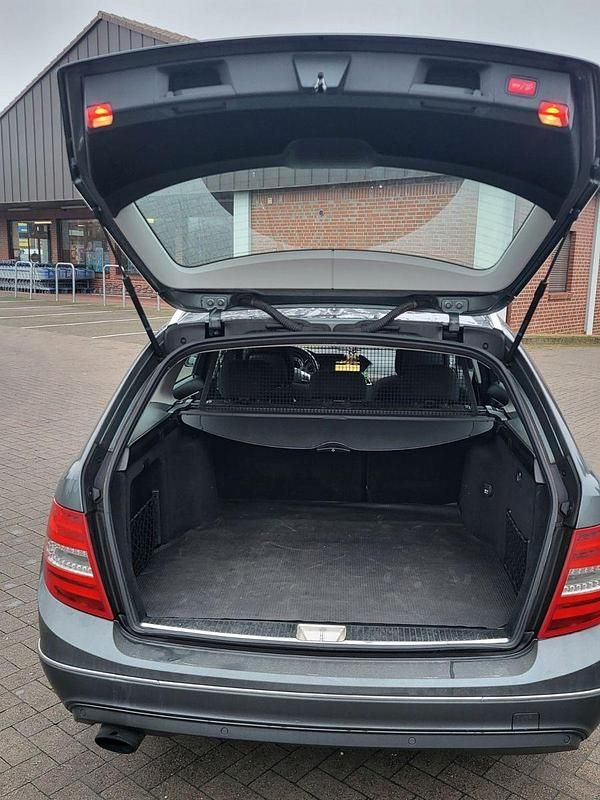 Gebraucht Mercedes 220 170 PS (125 kW) 2011 Grau Kombi