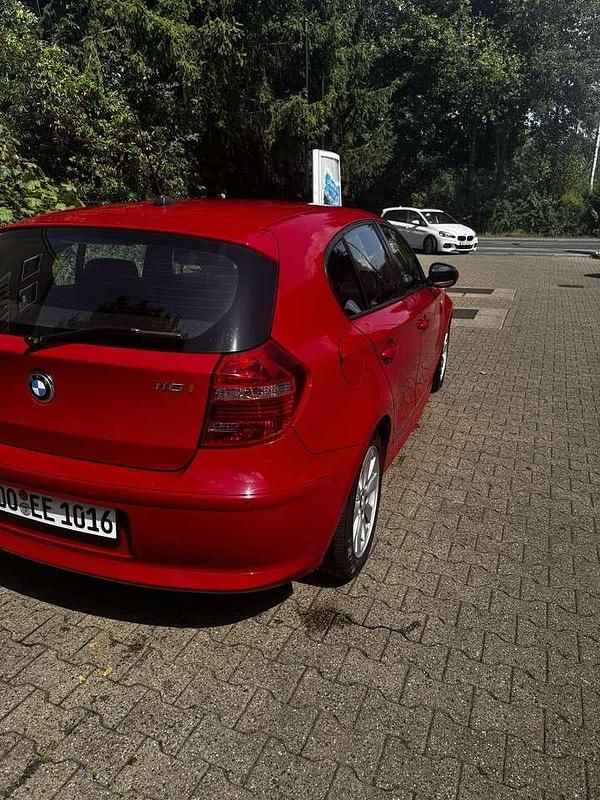 Gebraucht BMW 116 122 PS (89 kW) 2011 Rot Kleinwagen
