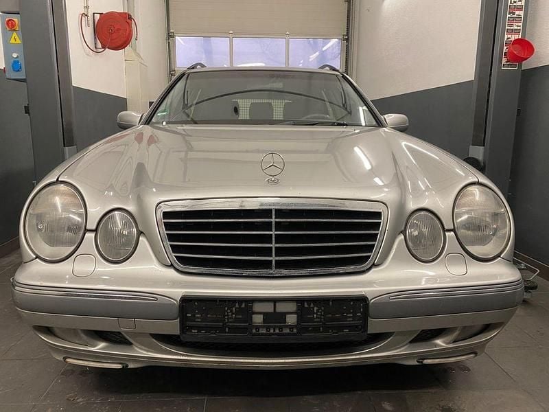 Silber Gebraucht 2000 Mercedes E240 Elegance Kombi | 1.950 € (Superpreis) - Bild 1/4