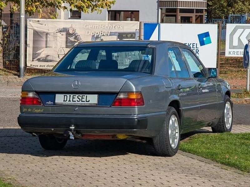 Gebraucht Mercedes 200 75 PS (55 kW) 1989 Grau Limousine