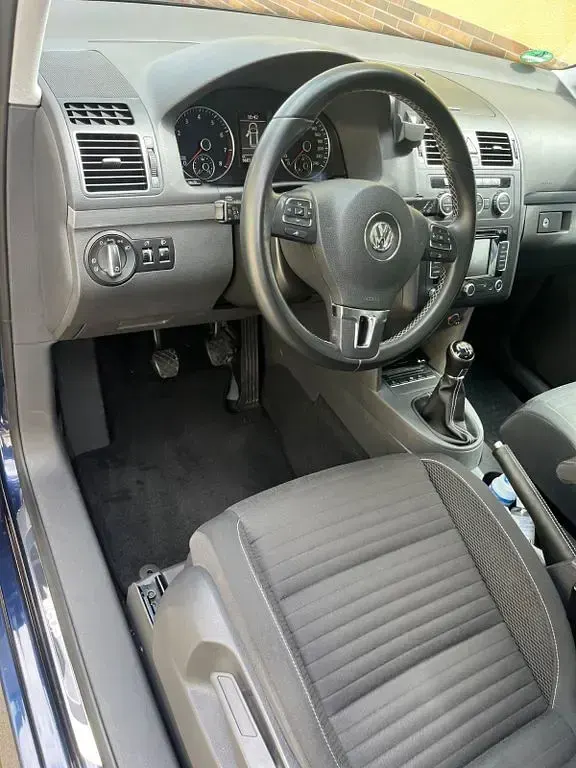 Gebraucht VW Touran Cup 140 PS (102 kW) 2014 Blau Van / Kleinbus
