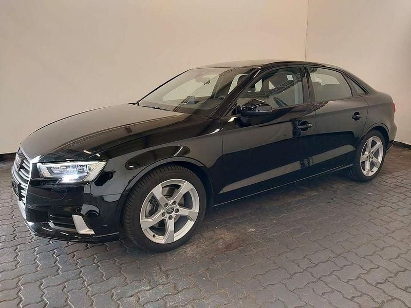 Brillantschwarz Gebraucht 2020 Audi A3 Sport Limousine | 21.290 € (Guter Preis) - Bild 1/4