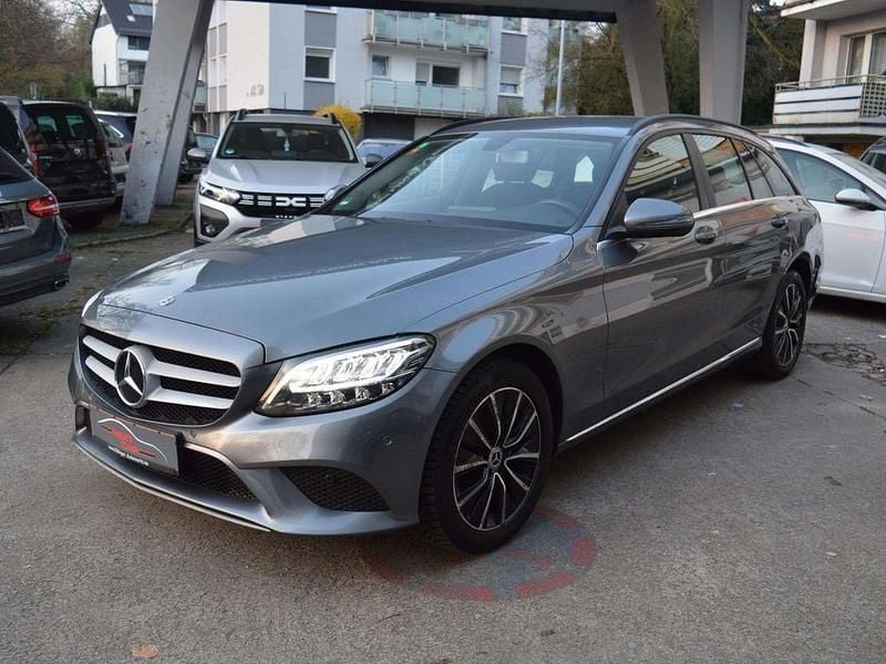 Gebraucht Mercedes C180 122 PS (89 kW) 2019 Grau Limousine