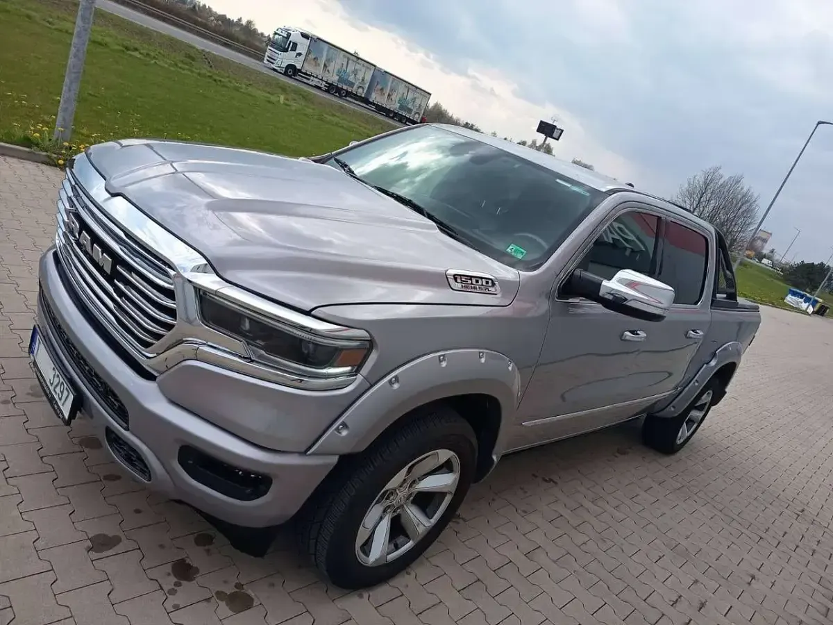 Gebraucht RAM 1500 401 PS (294 kW) 2021 Silber Pickup