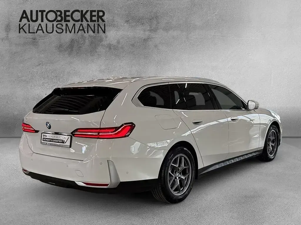 Gebraucht BMW 520 M Sport 197 PS (144 kW) 2024 Weiss Kombi