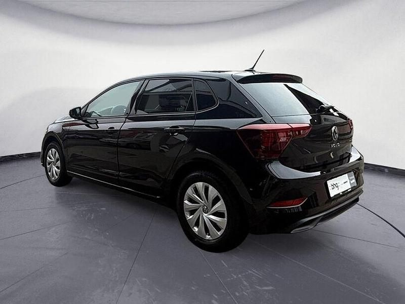 Second-hand VW Polo Life 95 CP (69 kW) 2024 Negru Berlinǎ