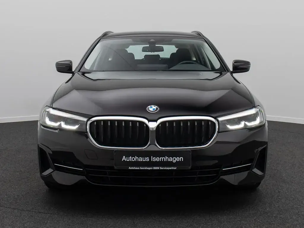 Second-hand BMW 520 Sport Line 190 CP (139 kW) 2022 Negru Berlinǎ