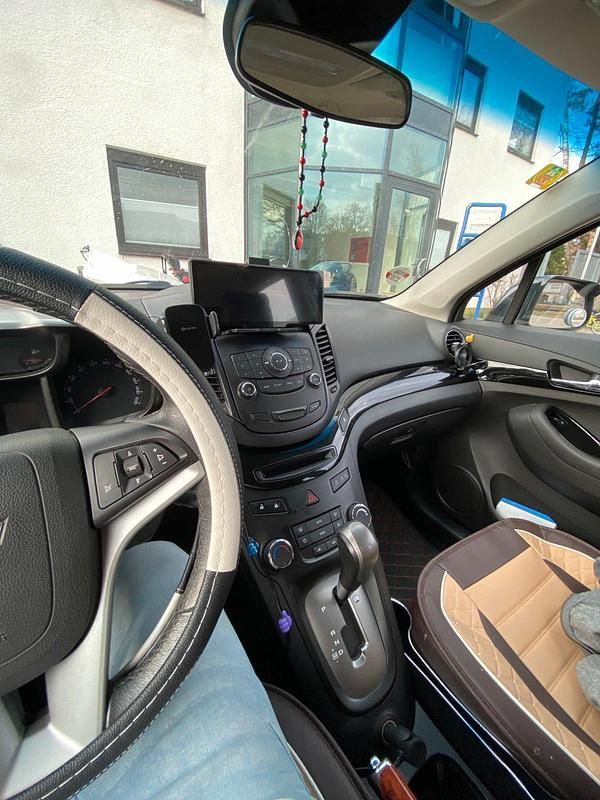 Gebraucht Chevrolet Orlando LT 163 PS (119 kW) 2012 Schwarz Van / Kleinbus