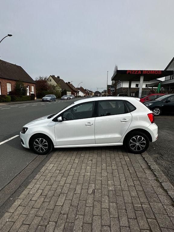 Gebraucht VW Polo Trendline 60 PS (44 kW) 2017 Weiß Limousine