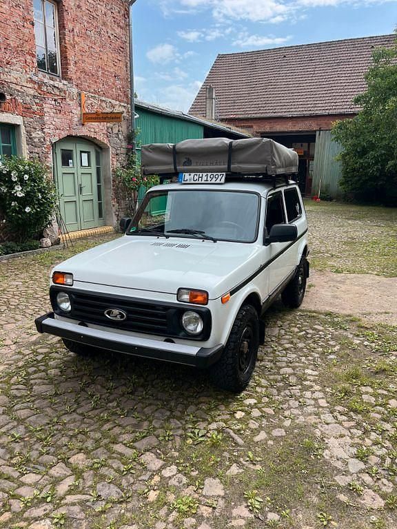 Weiß Gebraucht 2020 Lada niva SUV | 16.000 € (Teuer) - Bild 1/4