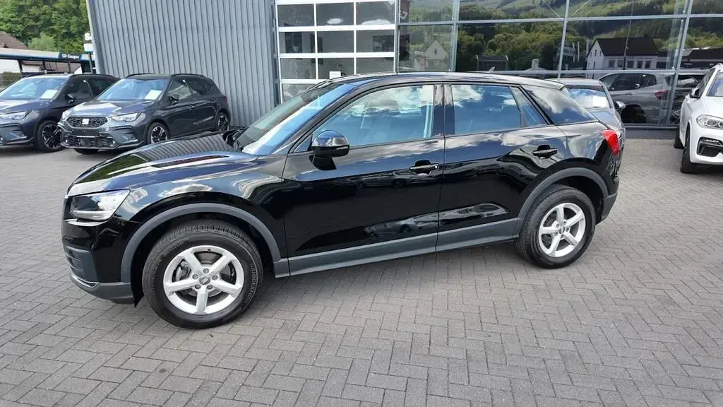 Gebraucht Audi Q2 Basis 116 PS (85 kW) 2019 Brillantschwarz SUV