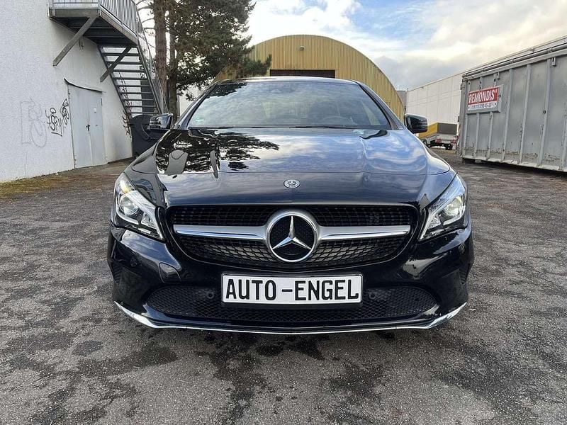 Gebraucht Mercedes CLA180 Urban 122 PS (89 kW) 2019 Kosmosschwarz  metalliclack Limousine