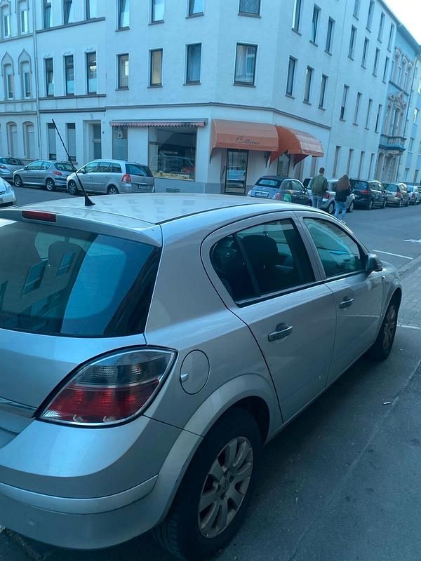 Occasion Opel Astra 90 ch (66 kW) 2009 Gris Citadine