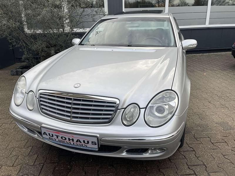 Brillantsilber metalliclack Gebraucht 2003 Mercedes E240 Elegance Limousine | 6.900 € (Etwas zu teuer) - Bild 1/4