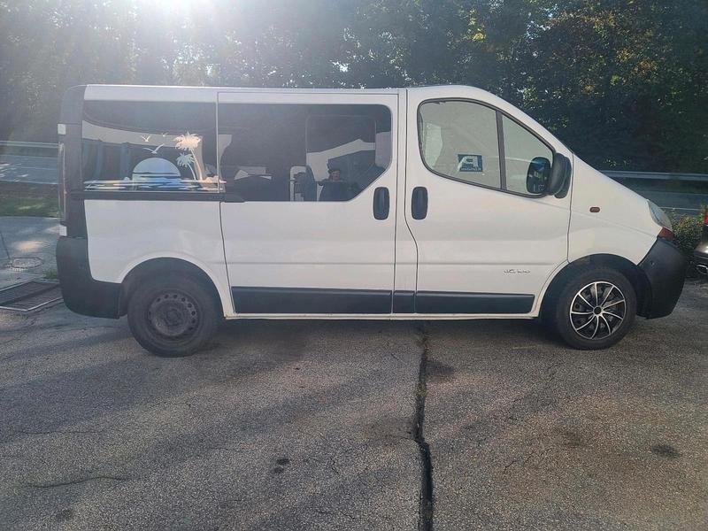 Weiß Gebraucht 2007 Renault Trafic Van | 5.700 € (Fairer Preis) - Bild 1/3