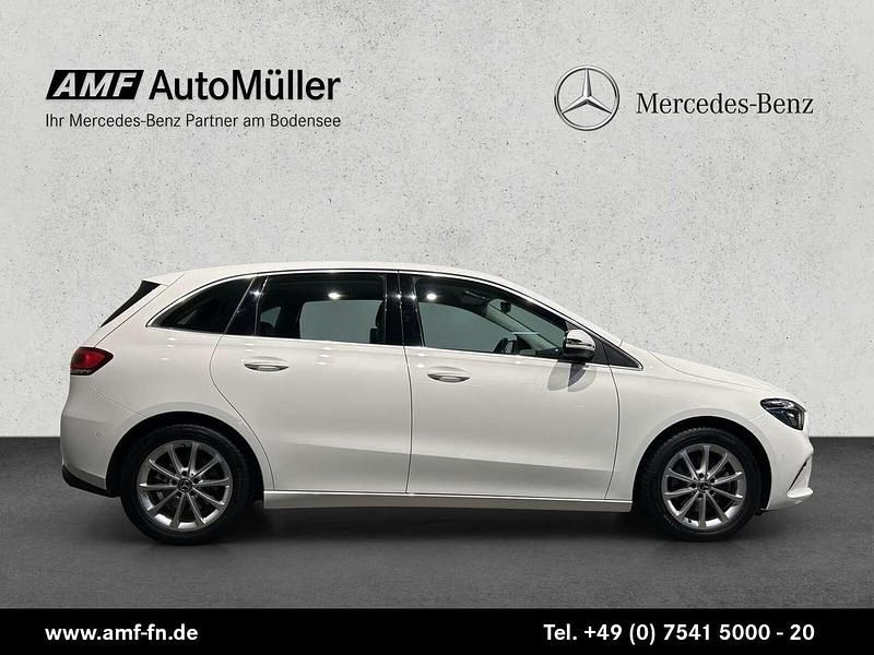 Weiß Gebraucht 2019 Mercedes B200 Progressive Van / Kleinbus | 22.665 € (Fairer Preis) - Bild 1/4