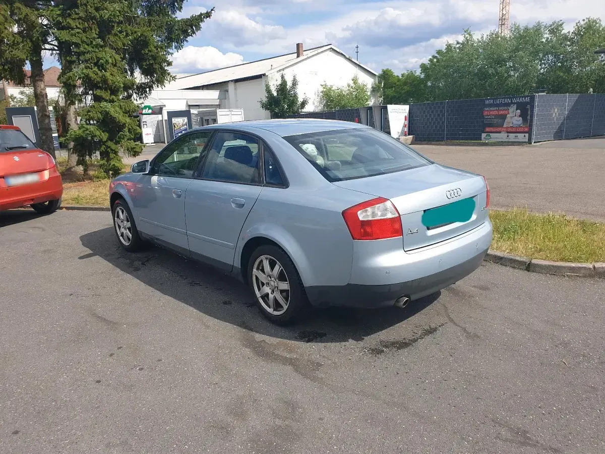 Gebraucht Audi A4 131 PS (96 kW) 2001 Blau Limousine
