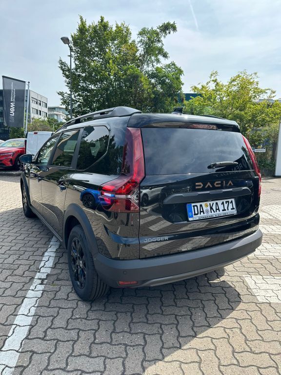 Gebraucht Dacia Jogger Extreme 110 PS (80 kW) 2024 Schwarz (perlmuttschwarz metallic) Van / Kleinbus