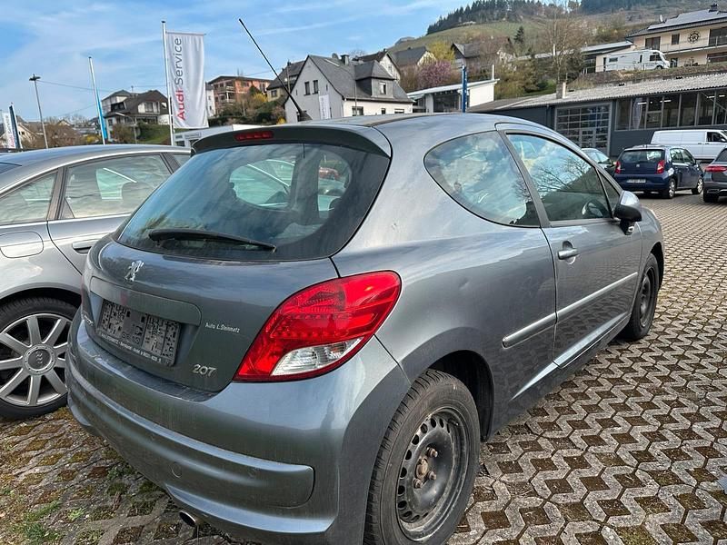 Gebraucht Peugeot 207 95 PS (69 kW) 2011 Grau Limousine