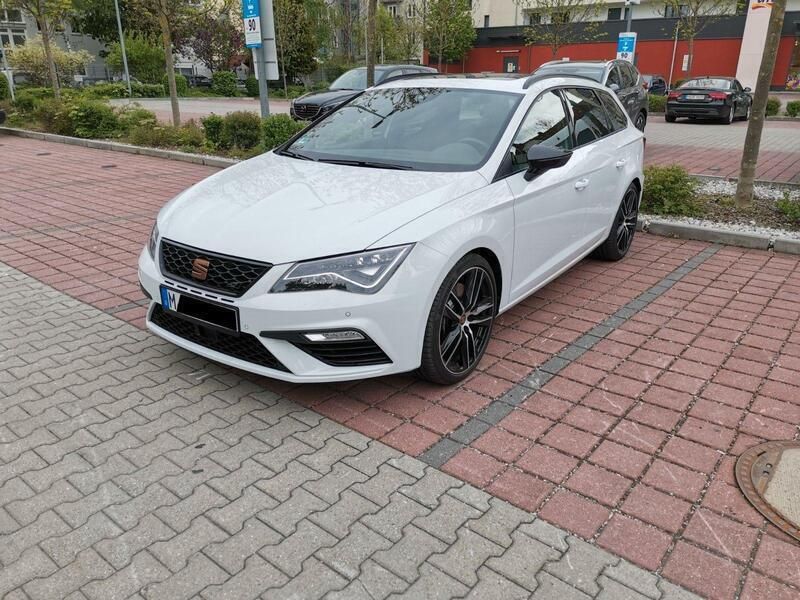 Weiß Gebraucht 2020 Cupra Leon Kombi | 26.000 € (Guter Preis) - Bild 1/4