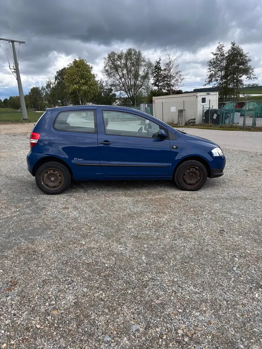 Gebraucht VW Fox 54 PS (39 kW) 2008 Blau Kleinwagen