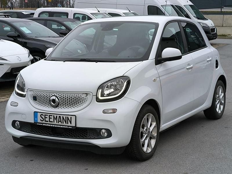Gebraucht Smart ForFour Electric Drive Passion 60 kW (82 PS) 2019 Weiß Limousine