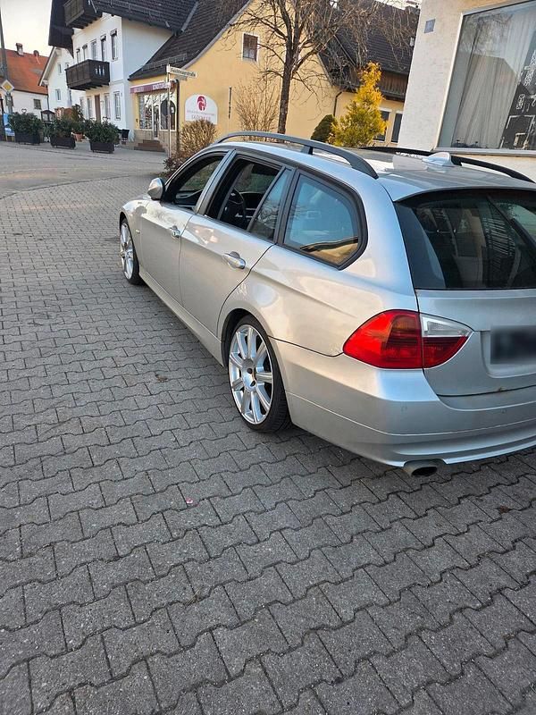 Gebraucht BMW 320 177 PS (130 kW) 2008 Silber Kombi