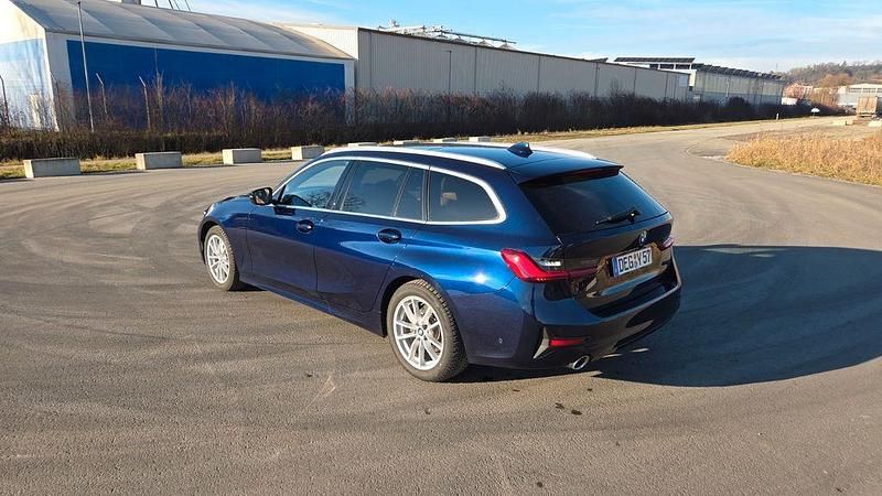 Gebraucht BMW 320 Sport Line 190 PS (139 kW) 2022 Blau Kombi