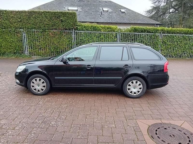 Gebraucht Skoda Octavia 105 PS (77 kW) 2012 Schwarz Kombi