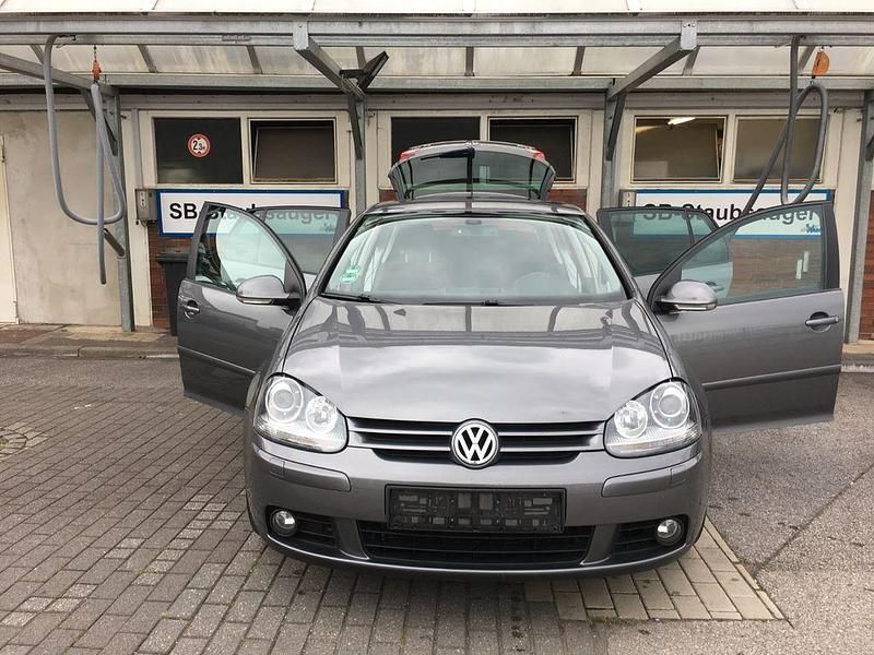 Grau Gebraucht 2008 VW Golf United Limousine | 4.500 € (Etwas zu teuer) - Bild 1/4