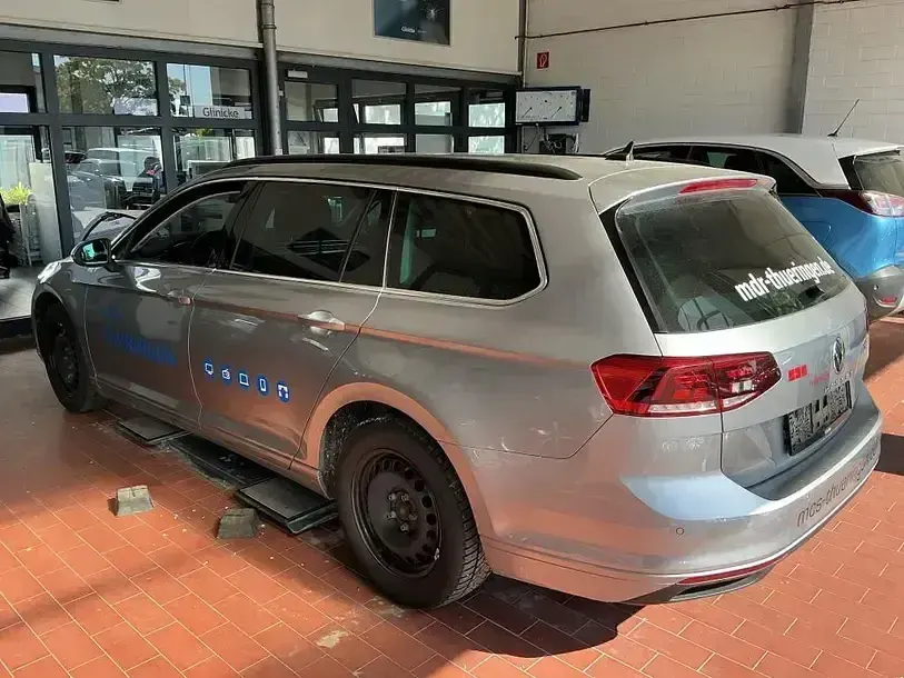 Gebraucht VW Passat 150 PS (110 kW) 2022 Silber Kombi
