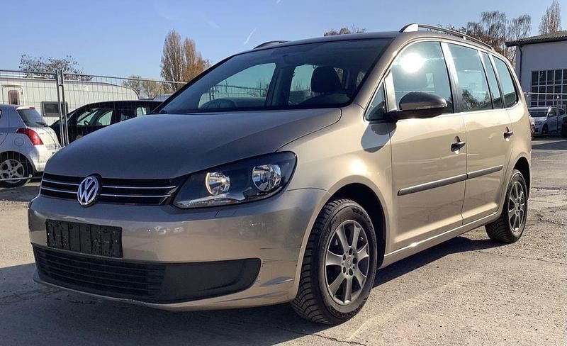 Gebraucht VW Touran Trendline 105 PS (77 kW) 2013 Beige Van / Kleinbus
