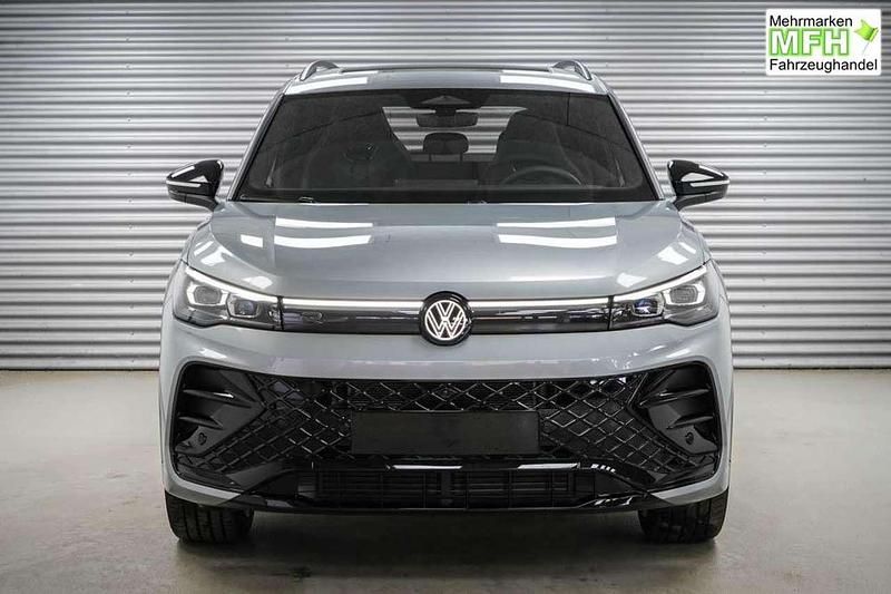 Neu VW Tiguan R-line 193 PS (141 kW) 2025 Oyster silver metallic... SUV