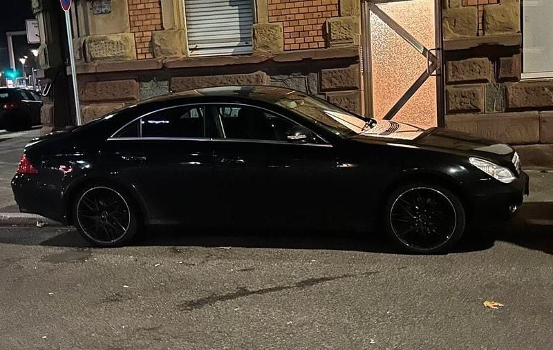 Schwarz Gebraucht 2011 Mercedes CLS320 Limousine | 10.200 € - Bild 1/4