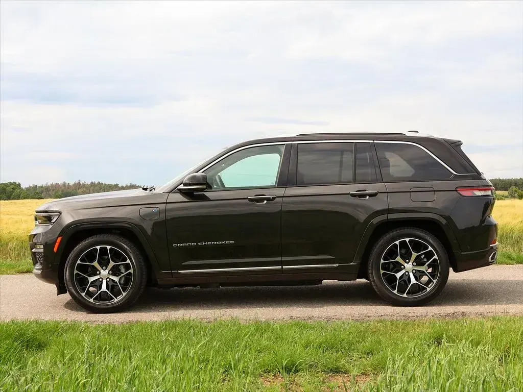 Gebraucht Jeep Grand Cherokee Summit 273 PS (200 kW) 2023 Schwarz SUV