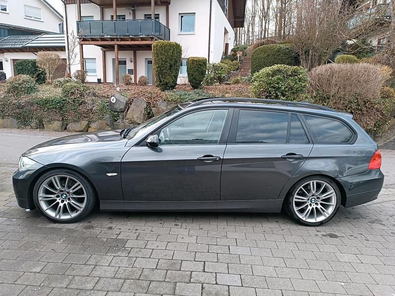 Gebraucht BMW 320 177 PS (130 kW) 2008 Grau Kombi