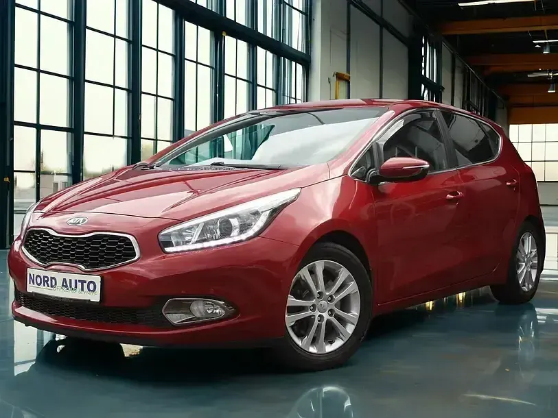 Gebraucht Kia Ceed Style 135 PS (99 kW) 2014 Rot Kleinwagen