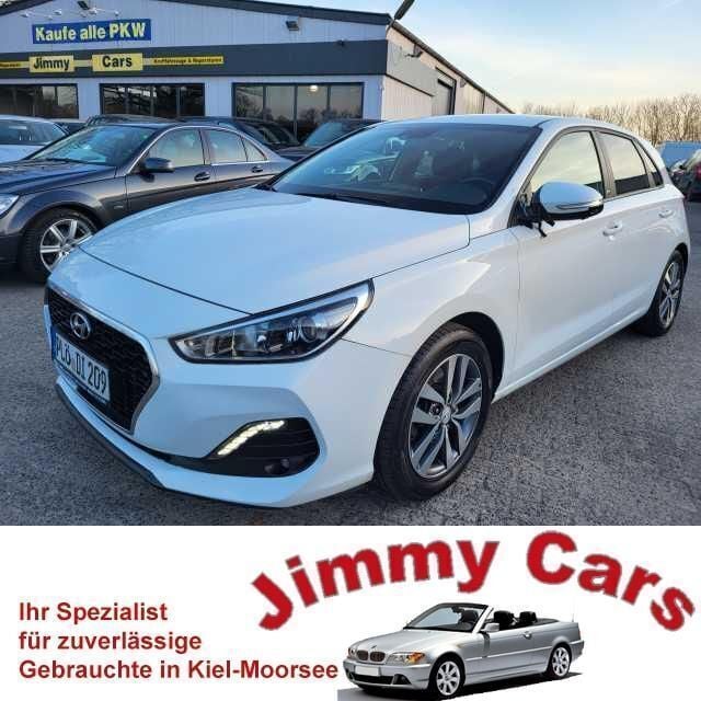 Weiß Gebraucht 2019 Hyundai i30 GO! Limousine | 11.999 € - Bild 1/4