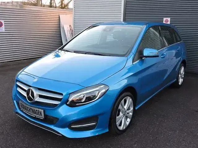 Gebraucht Mercedes B200 Urban 136 PS (100 kW) 2016 Blau Kleinwagen