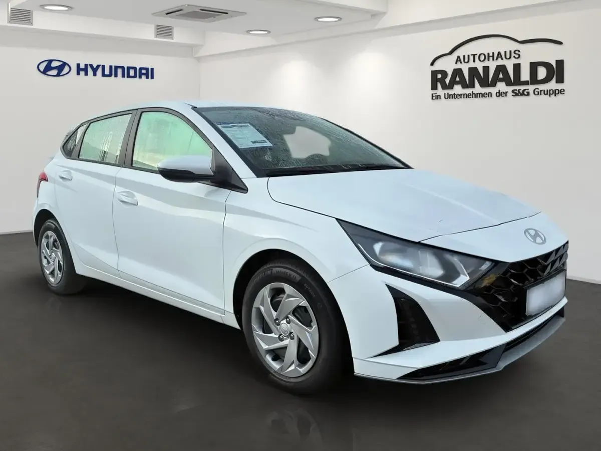 Neu Hyundai i20 Select 101 PS (74 kW) 2025 Weiß Limousine