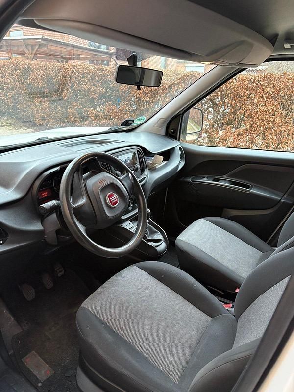 Gebraucht Fiat Doblò 100 PS (73 kW) 2018 Weiß Van / Kleinbus