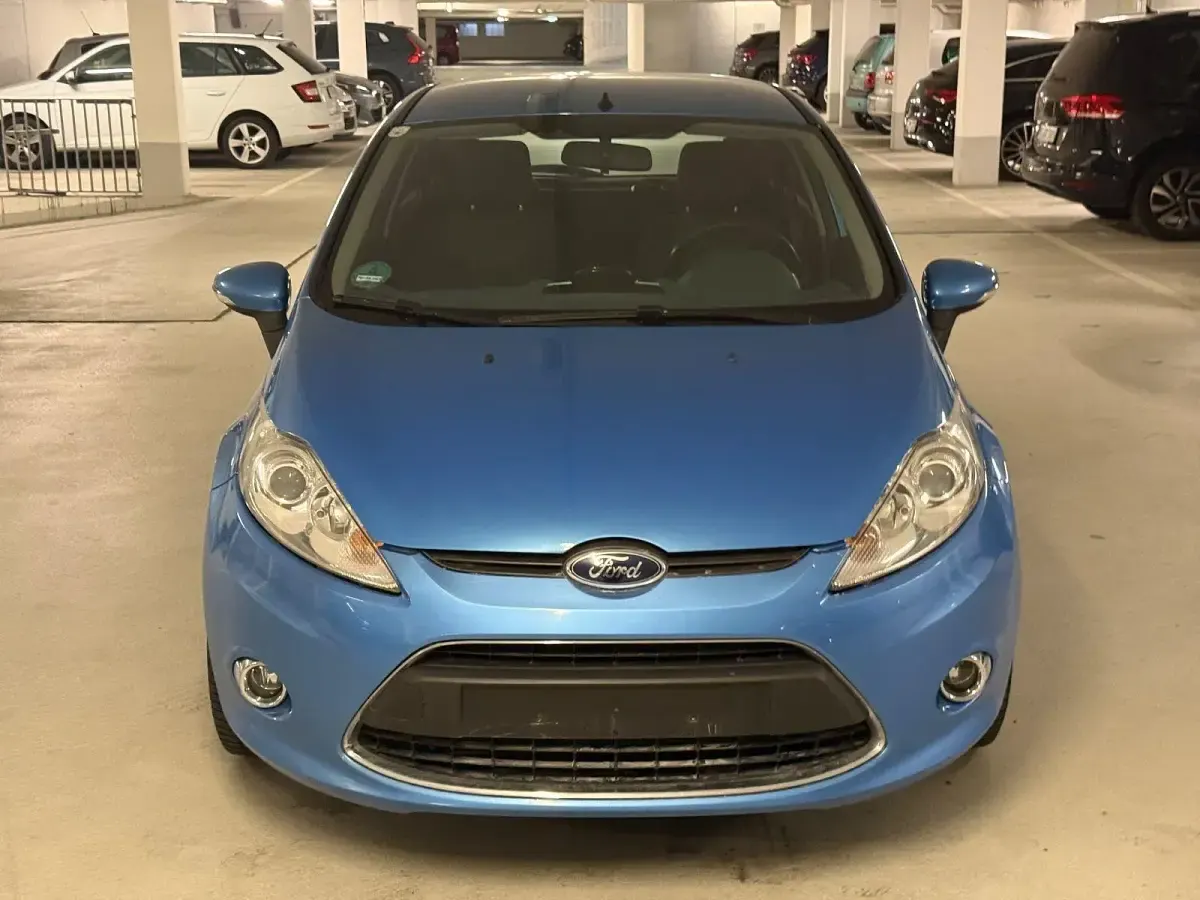 Gebraucht Ford Fiesta Titanium 82 PS (60 kW) 2010 Blau Kleinwagen