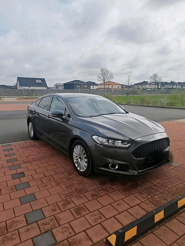 Gebraucht Ford Mondeo Titanium 150 PS (110 kW) 2015 Grau Limousine