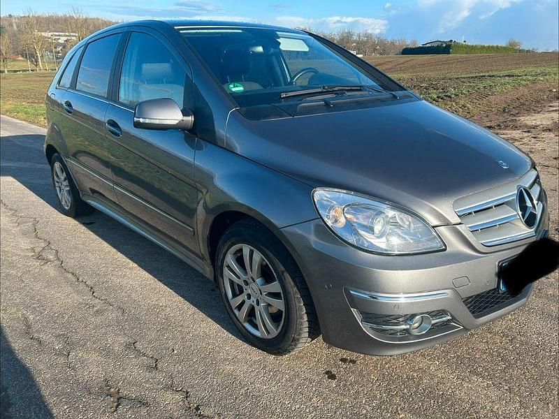 Gebraucht Mercedes B180 109 PS (80 kW) 2011 Grau Van / Kleinbus