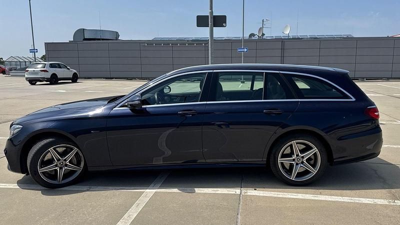 Gebraucht Mercedes E300 AMG 306 PS (225 kW) 2020 Kombi
